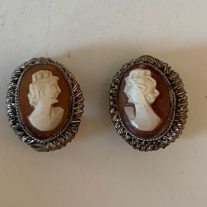 Real vintage earrings with camé and silver